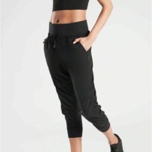 Athleta Attitude Crop Black Size 6